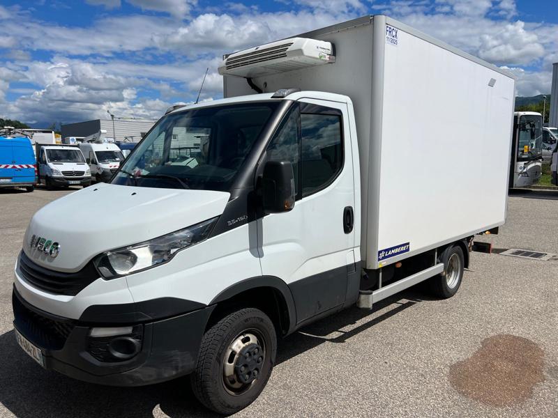 Photo Iveco 慄汩⁹桃珢楳⁳㈨㄰ⴴ⤾ Einzelkabine 35 C ... Radstand 3450  3.0 150 ch 