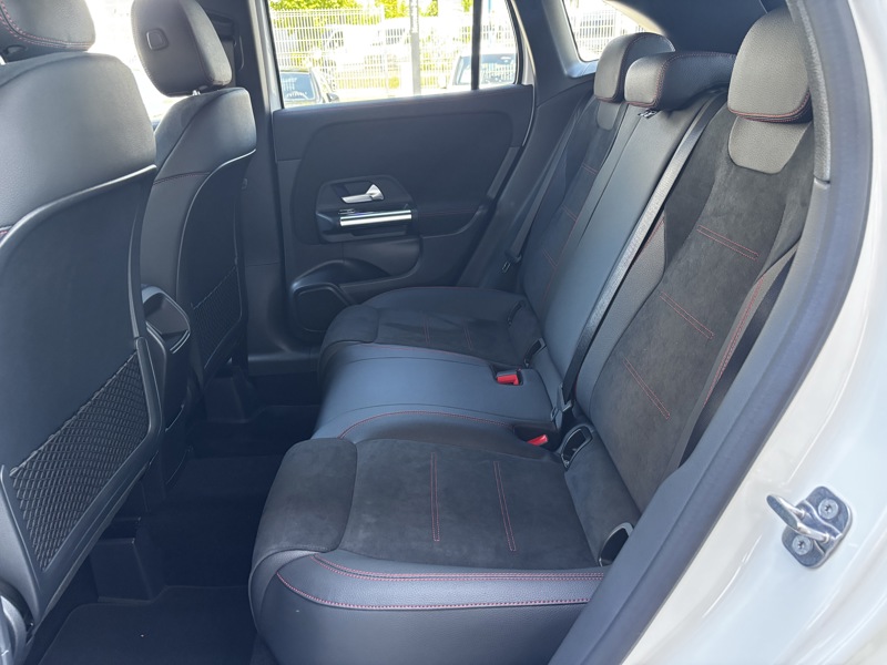 Image Mercedes-Benz GLA 180 d AMG Line AMG Line 