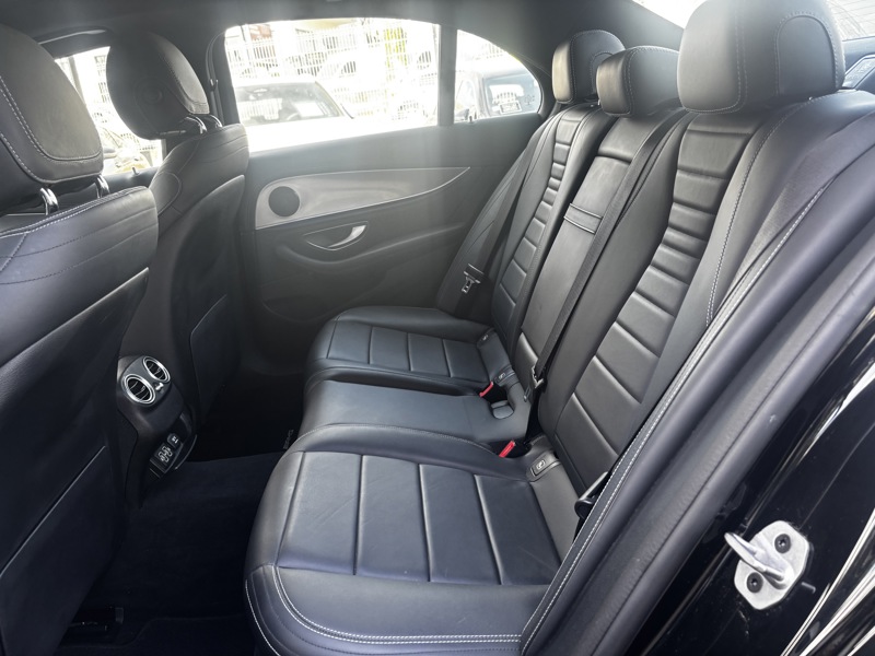 Image Mercedes-Benz CLASSE E 300 de AMG Line Berline  